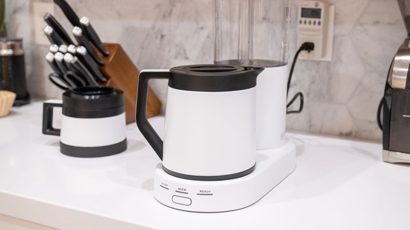 ratio six series 2 - the insulated carafe holds up to eight servings of coffee.