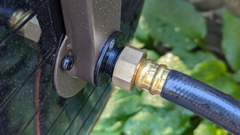 liberty garden single arm navigator - screwing on the large hex connectors are easy to hand tighten, but...