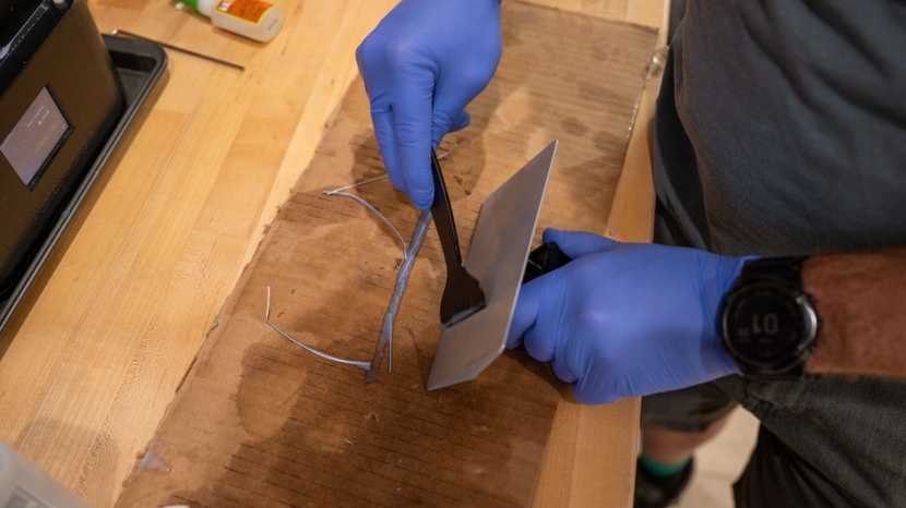 anycubic photon mono 2 - cleaning and prepping the build plate for your next print.