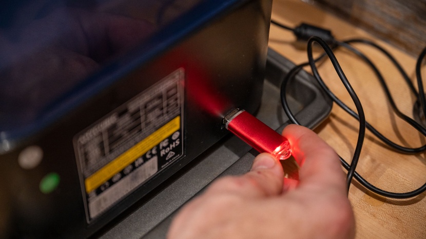 anycubic photon mono 2 - prints run off of a standard thumb drive via a usb port in the back.