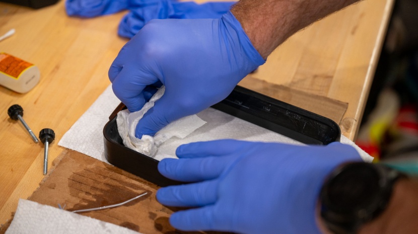 anycubic photon mono 2 - showing further cleaning of the mono 2&#039;s resin vat.