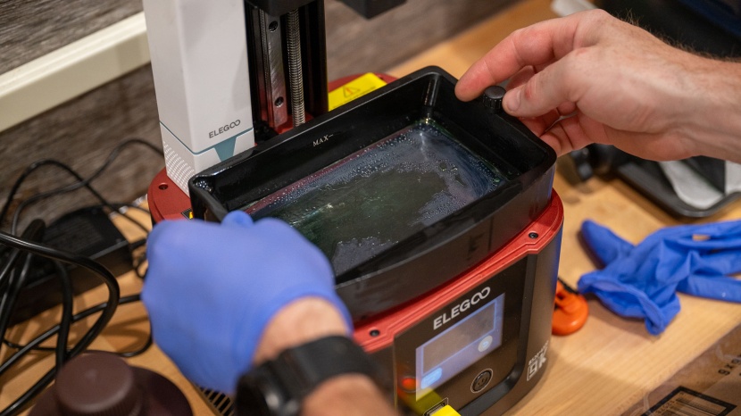 elegoo mars 4 - print prep requires loading the resin tank.