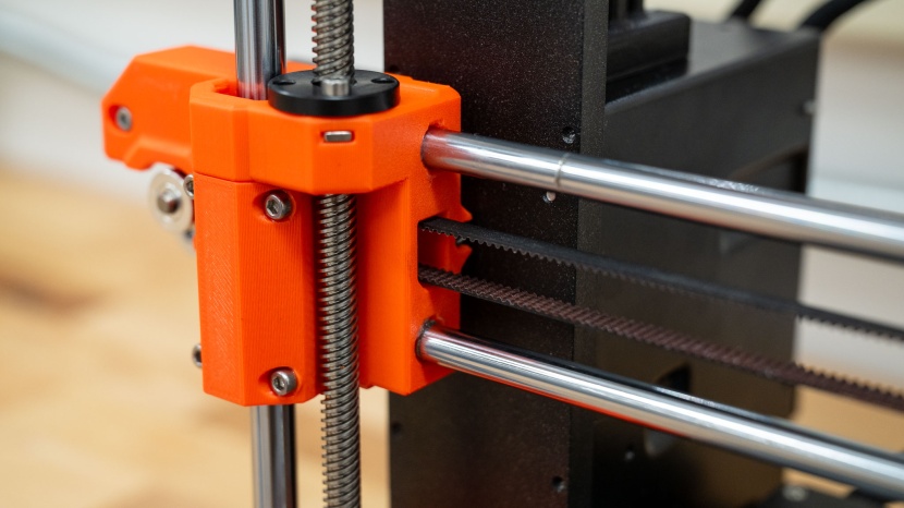 prusa mk4 - dimensional stability, improved here through multiple guide rails...