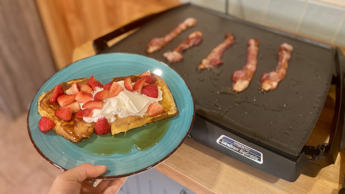 Presto Tilt 'n Drain Review (Cooking up some French toast and plenty of crispy bacon with the Tilt 'n' Drain.)
