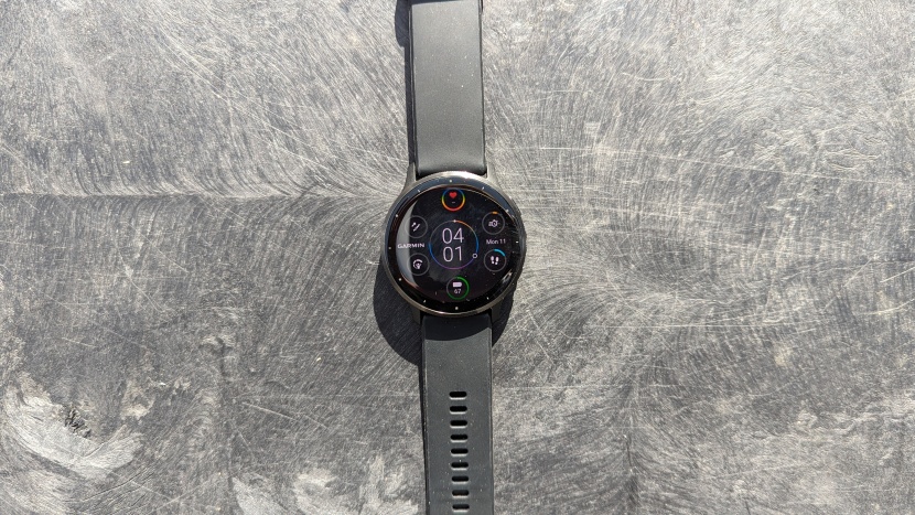 however, in direct sunlight, the venu 3 is very easy to read.