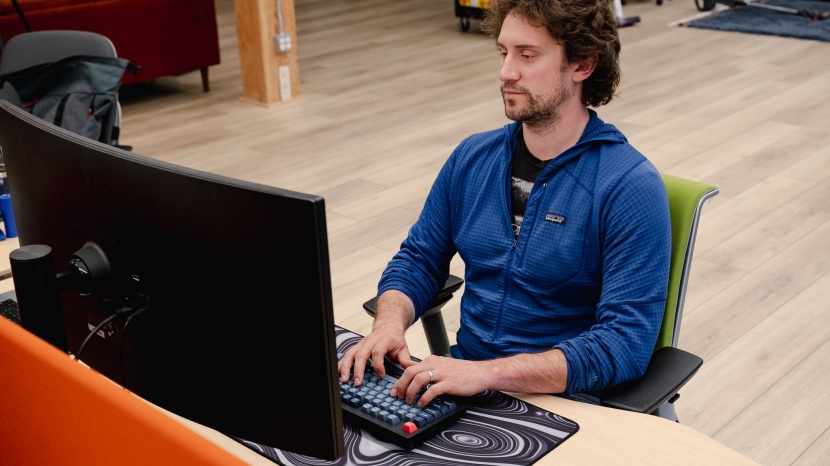 keychron v5 max - other wireless mechanical keyboards will find it difficult to beat...