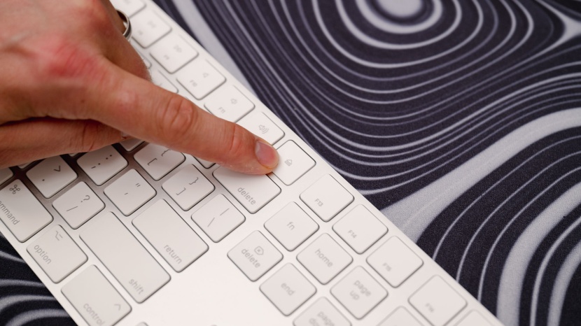 apple magic with numeric pad - the presence of keys specific to macos and ios may come across as...