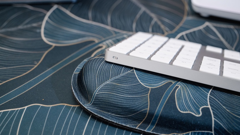 apple magic with numeric pad - the apple magic keyboard works great without a palm rest but is a...