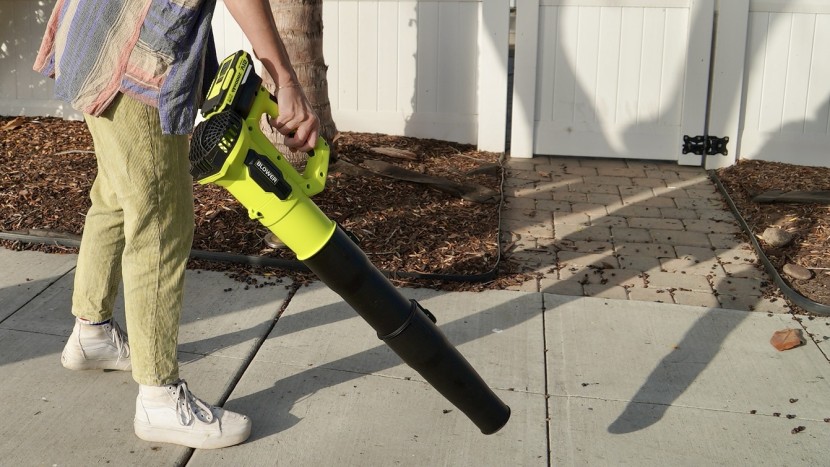 leaf blower - the lightweight leapul lp-69 has no irritating sounds.