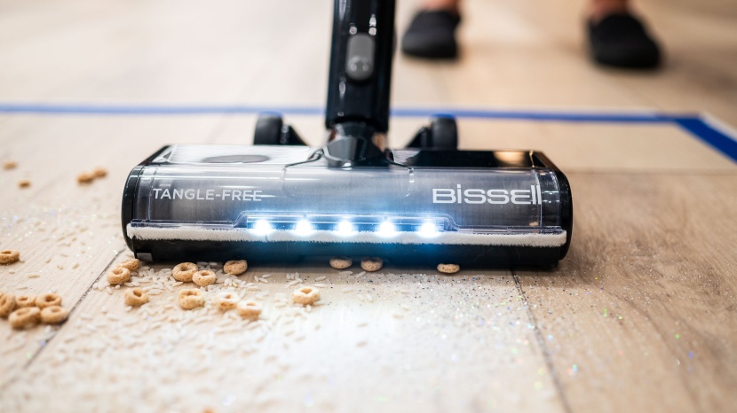 bissell cleanview xr - we tried hard to give this bissell vacuum a fighting chance by...