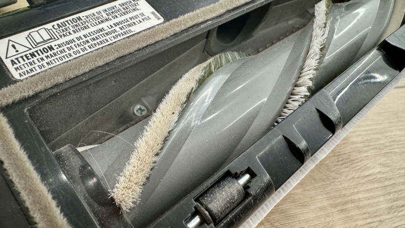 kenmore elite csv max ds4095 - when we look closely at the bottom of this kenmore cleaner head, we...