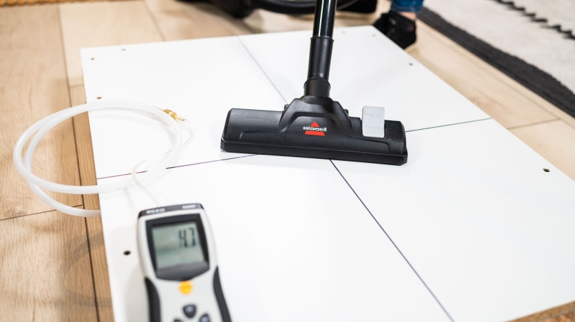 bissell zing bagless canister - when we passed over the hole connected to the manometer, we captured...