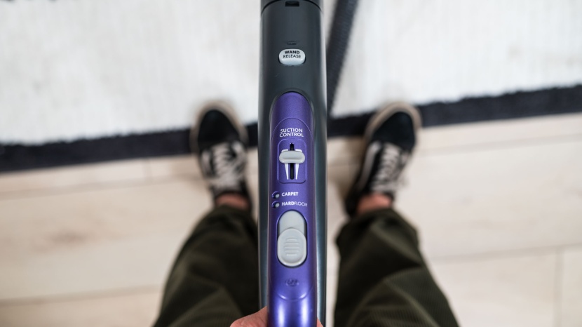 kenmore 600 series pet powermate - the handle has quick access for suction strength.