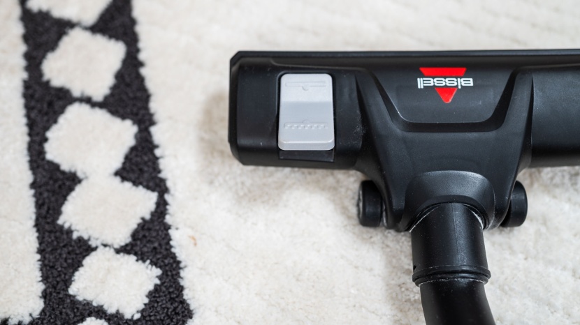 bissell zing bagless canister - the attachment is easy to switch from carpet to floor mode thanks to...