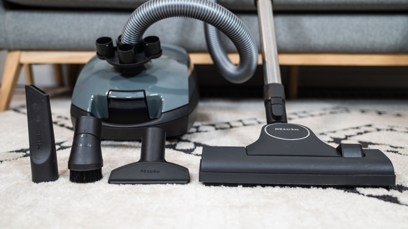 canister vacuum - the miele classic c1 pure suction powerline doesn&#039;t have internal...