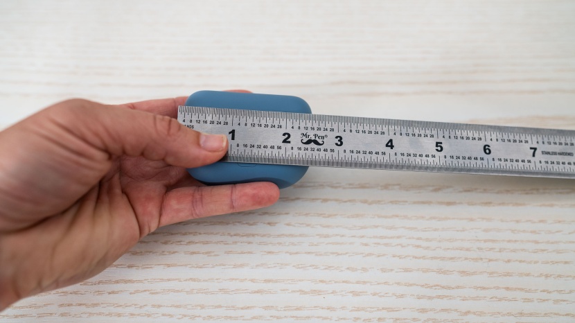 jabra elite 10 gen 2 - the bulky case doesn&#039;t fit easily into small pockets, but it&#039;s easy...