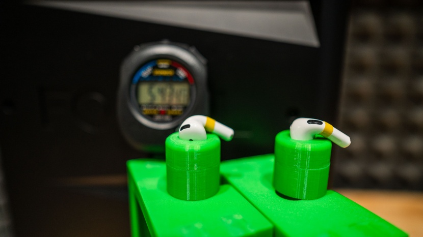 apple airpods 4 - the battery life of the airpod 4 was lower than previous generations.