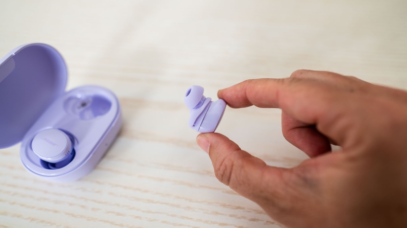 bose quietcomfort earbuds - the bulk of the quietcomfort impacts who can wear them comfortably.