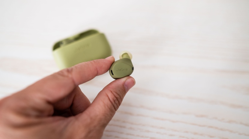 jabra elite 8 active gen 2 - having multiple ear tip sizes to choose from improves comfort.