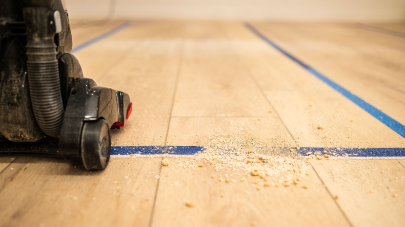 upright vacuum - due to its head design, the dirt devil also plows a lot of material.