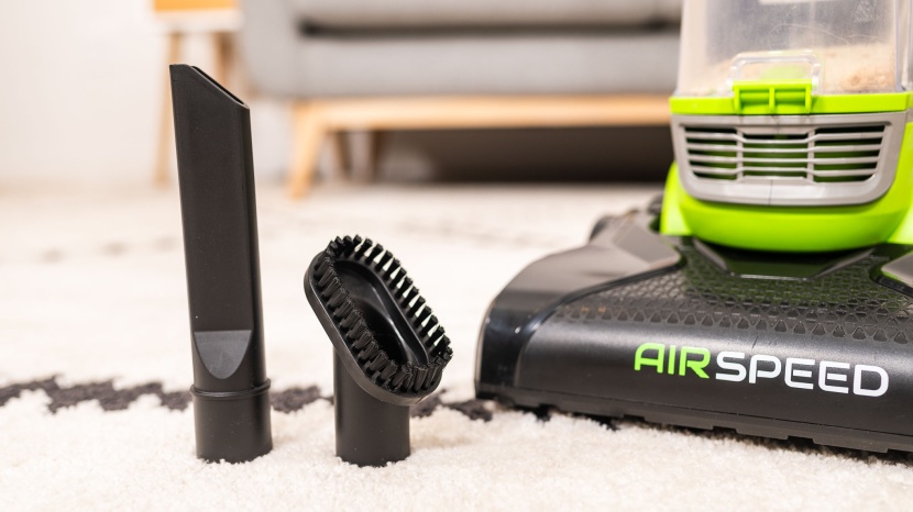 eureka airspeed neu100 - the airspeed only comes with two very basic attachments.