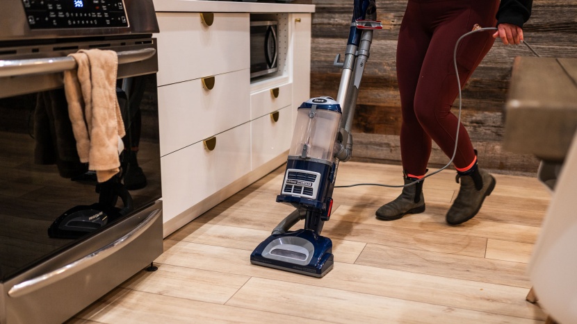 shark navigator lift away deluxe nv360 - the navigator lift-away deluxe isn&#039;t a luxury vacuum, but it is...