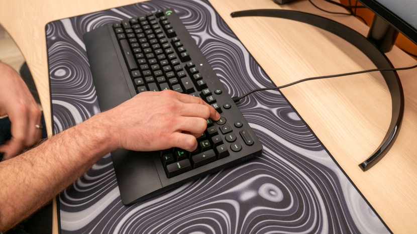 logitech g213 prodigy - dedicated media keys provide some added versatility, but some gamers...