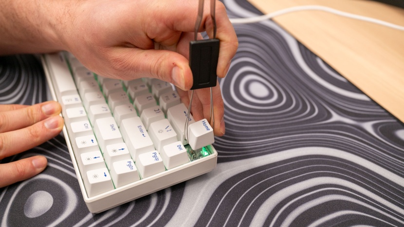 magegee portable 60% - blue whale switch - swapping the magegee's keys and switches couldn't be easier.