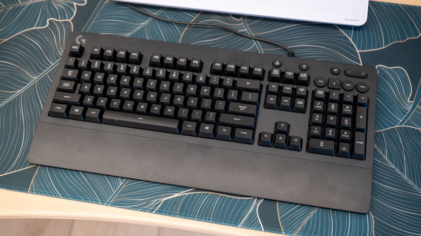 logitech g213 prodigy - logitech leaves no room for negotiation when it comes to the size...