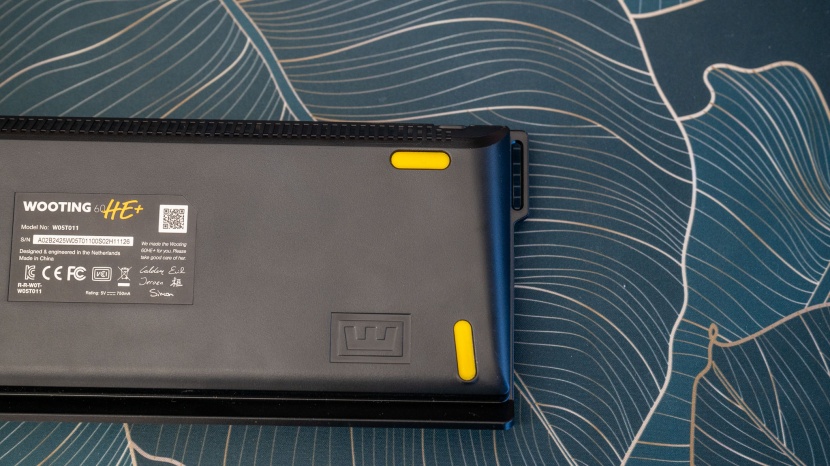 wooting 60he+ - the underside of the 60he+ does not feature the adjustable "feet"...