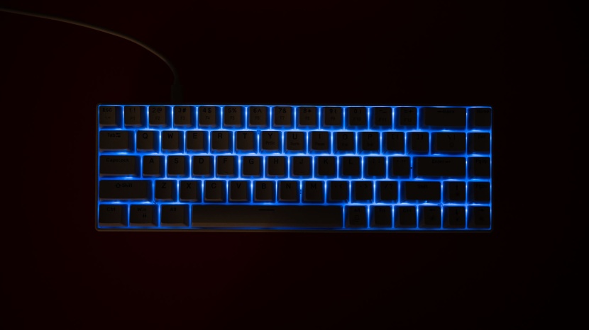 magegee portable 60% - blue whale switch - the area around the keys will constantly shift through a rainbow of...