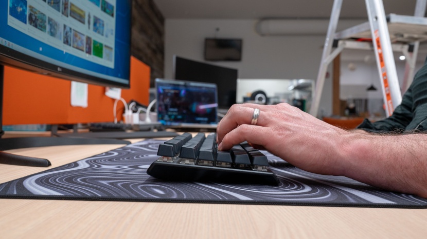 steelseries apex pro gen 3 - a side view of this keyboard shows that it has a nice, clean slope...