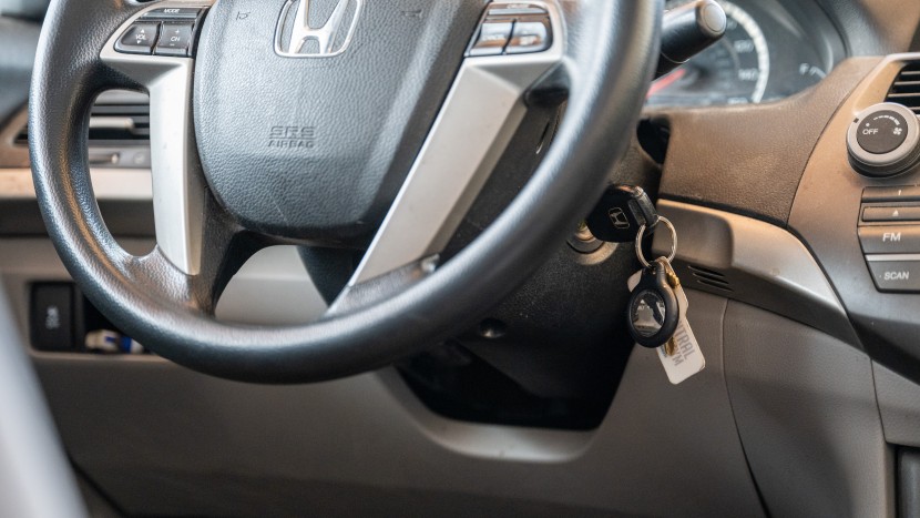 apple airtag - the airtag doesn&#039;t get in the way when attached to your keys.