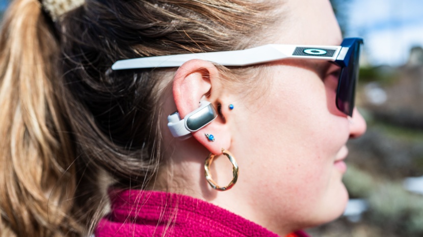 wireless earbuds - the bose ultra open design leaves your ear canal completely...