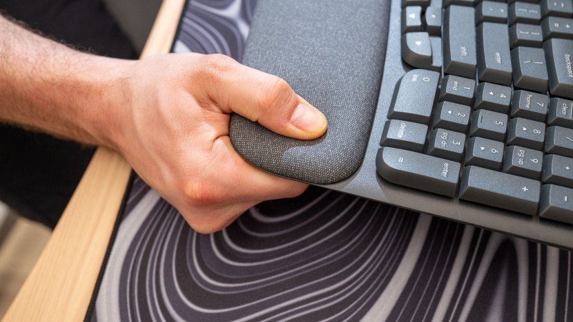 ergonomic keyboard - we closely examine every aspect of a palm rest, from its dimensions...