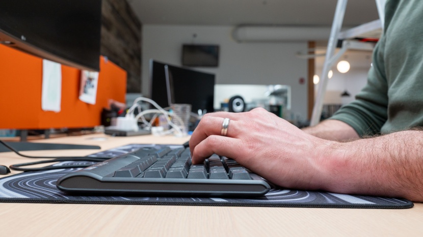 kinesis freestyle2 - we could still easily reach the keys without the palm rest, but it...