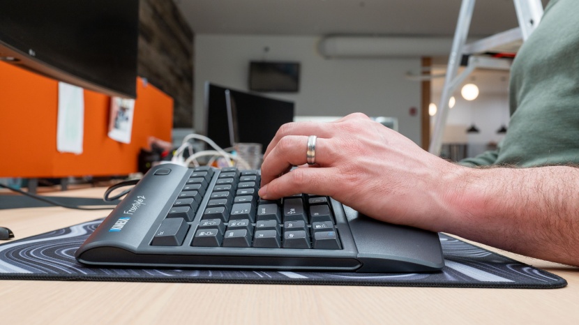 keyboard - supportive palm rests and adjustable tenting escalate the freestyle2...