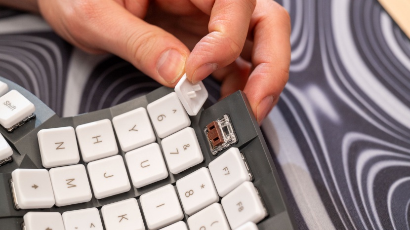 moergo glove80 - there&#039;s a lot to this keyboard, including different switch...