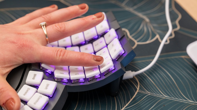 moergo glove80 - even with a great palm rest to provide support, users with small...