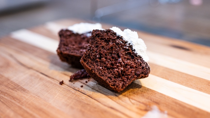 kitchenaid artisan stand mixer - the artisan excels at making soft, fluffy cream and cupcakes.