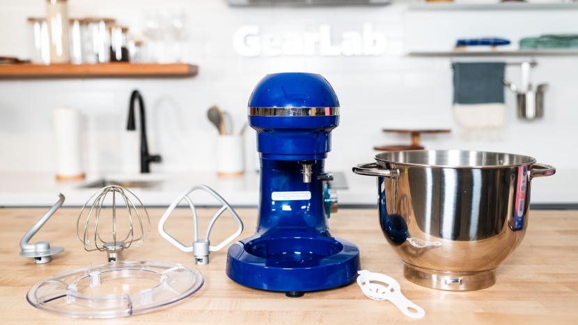aucma 6.5qt - the aucma comes with all of the standard mixer attachments.