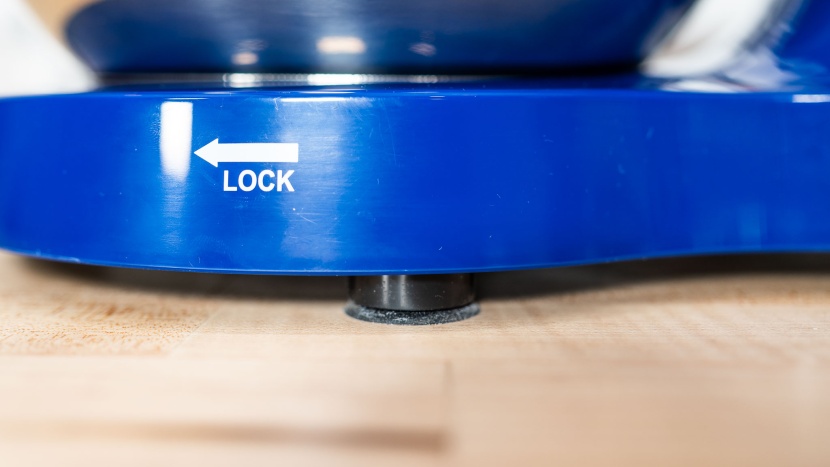 aucma 6.5qt - the bowl locks easily into place and stayed put even with heavy...