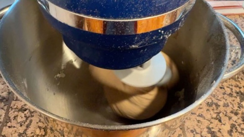 aucma 6.5qt - the aucma had a heard time with stiff dough.