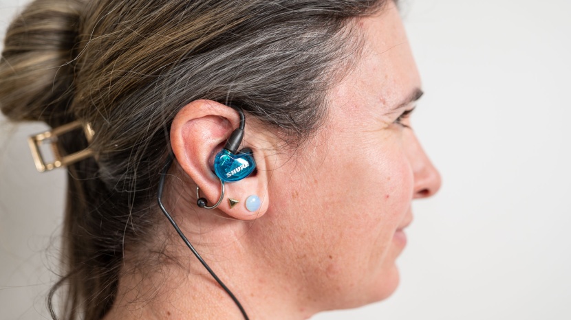 Shure SE215 photo comparison