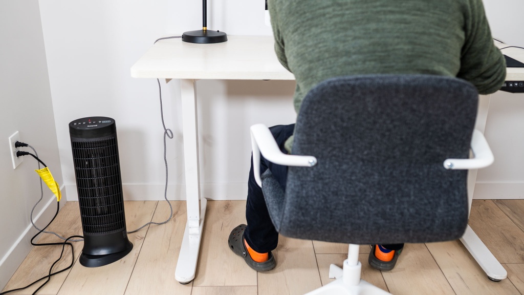 honeywell digital ceramic hce322v - no hotspots means close comfort when the winter comes biting.