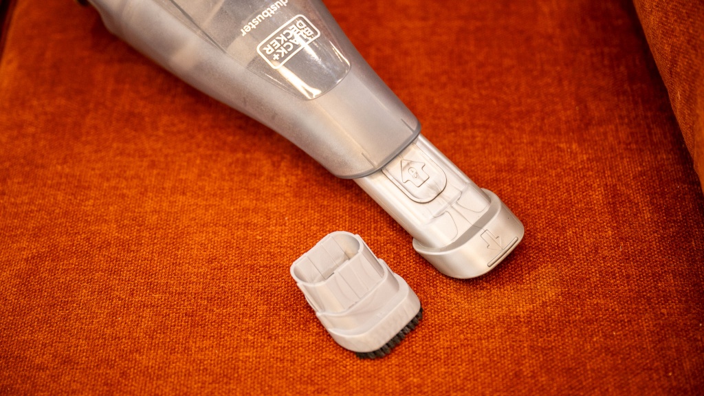 black+decker dustbuster 8v - it&#039;s low suction power and remedial design prevented this product...