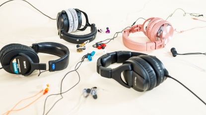 How to Choose Earbuds and Headphones