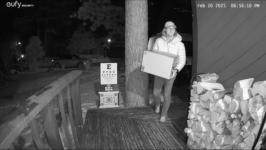 Eufy Floodlight Cam E340 photo comparison