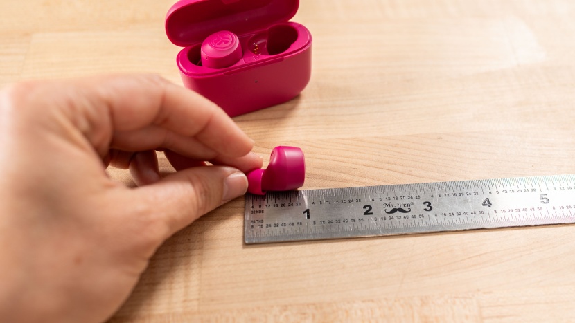 jlab go pop+ - the jlabs have a classic design and feel familiar.