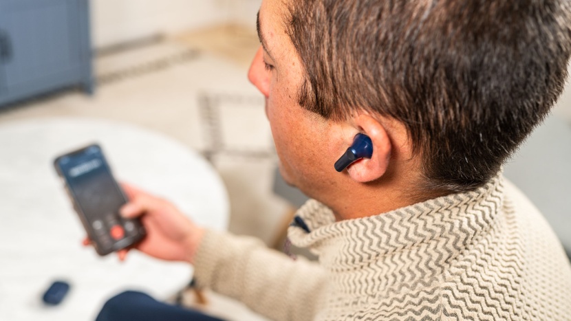 earbuds are small and discreet.